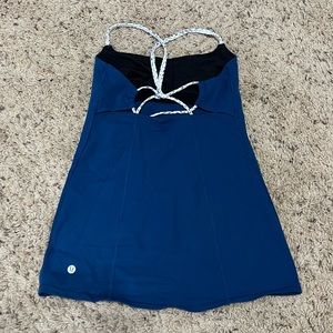 Lululemon blue tank white straps built in shelf bra 6